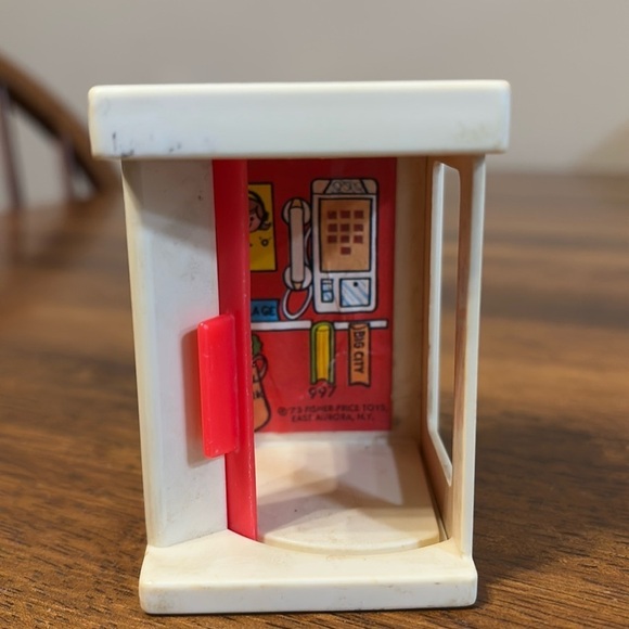 VINTAGE PRE OWNED FISHER PRICE LITTLE PEOPLE PHONE BOOTH WITH WORKING DOOR - Picture 1 of 11